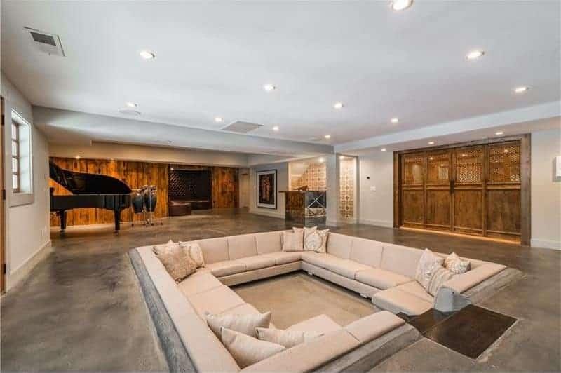 5 bed property in Fulbrook Lane, South Ockendon